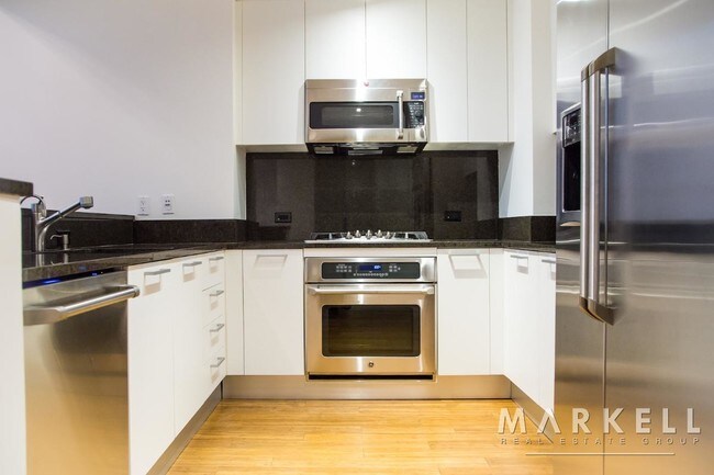 Foto del edificio - 329 W 38th St