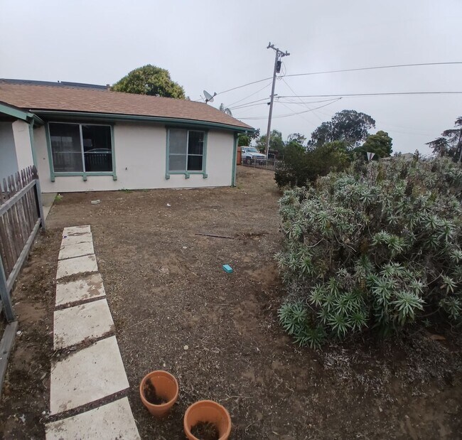 Building Photo - 1060 Santa Ynez Ave