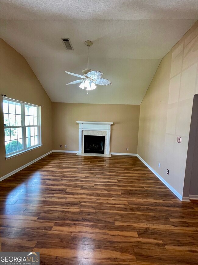 Foto del edificio - 207 Grand Ave