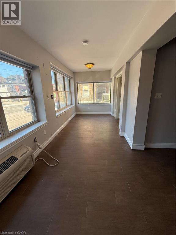 Photo du bâtiment - 947 Main St E