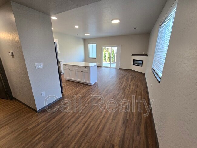 Foto del edificio - 308 S Clinton Ln