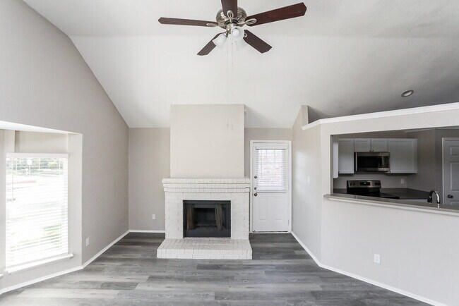 Foto del edificio - 1329 Planters Rd