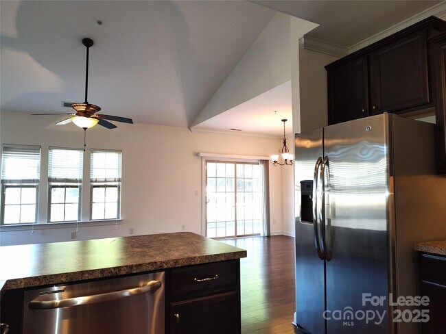 Foto del edificio - 14616 Juventus St