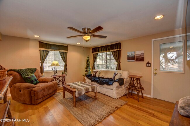 Building Photo - 704 Pima Rd