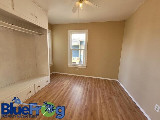 Building Photo - 706 Elmore St - Lower