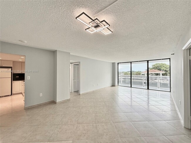Building Photo - 20505 E Country Club Dr
