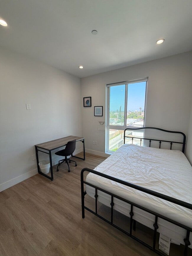 Foto del edificio - 3107-3107 Normandie Ave