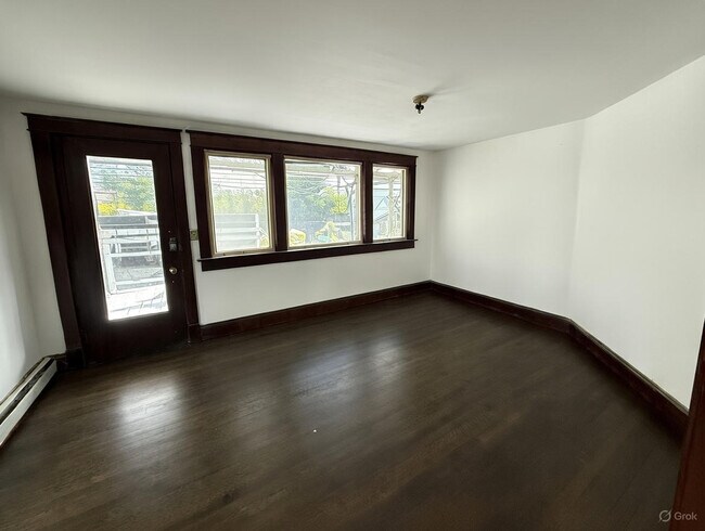 Sala de estar, entrada principal - 21 Union Tpke