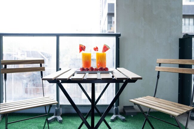 Building Photo - 203 Jarvis St