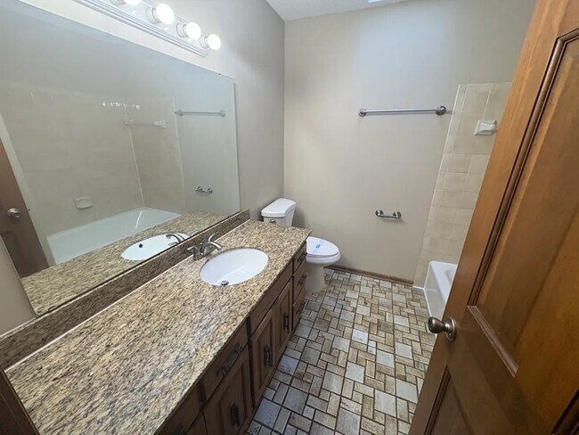 Foto del edificio - 12835-12846 46th Ave N