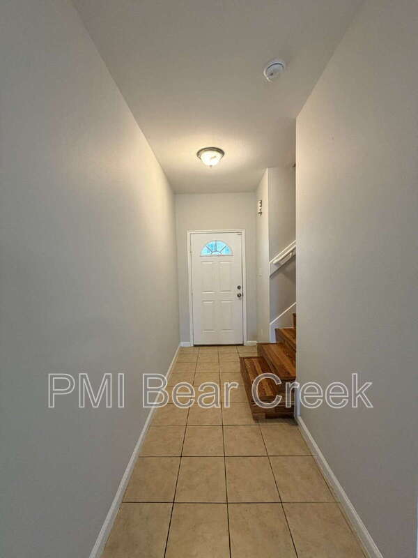 Foto del edificio - 6407 Waldron Dr