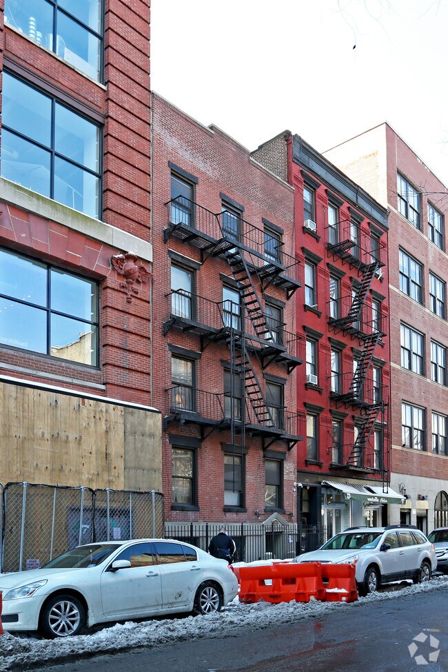Building Photo - 244 W 18th St