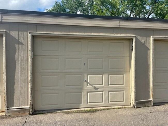Building Photo - 4524 Cedar Lake Rd S