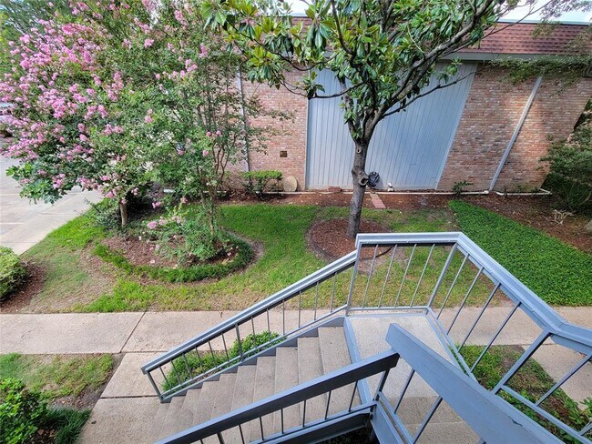 Building Photo - 2350 Bering Dr