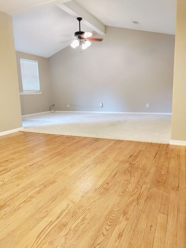Building Photo - 3 Bedroom 1 Bath House