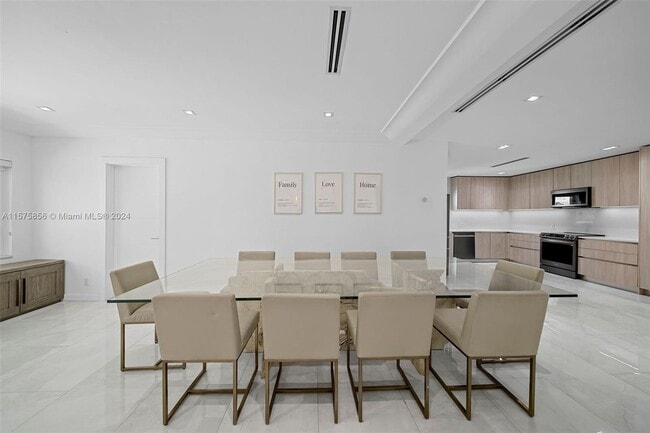 Building Photo - 4541 Post Ave