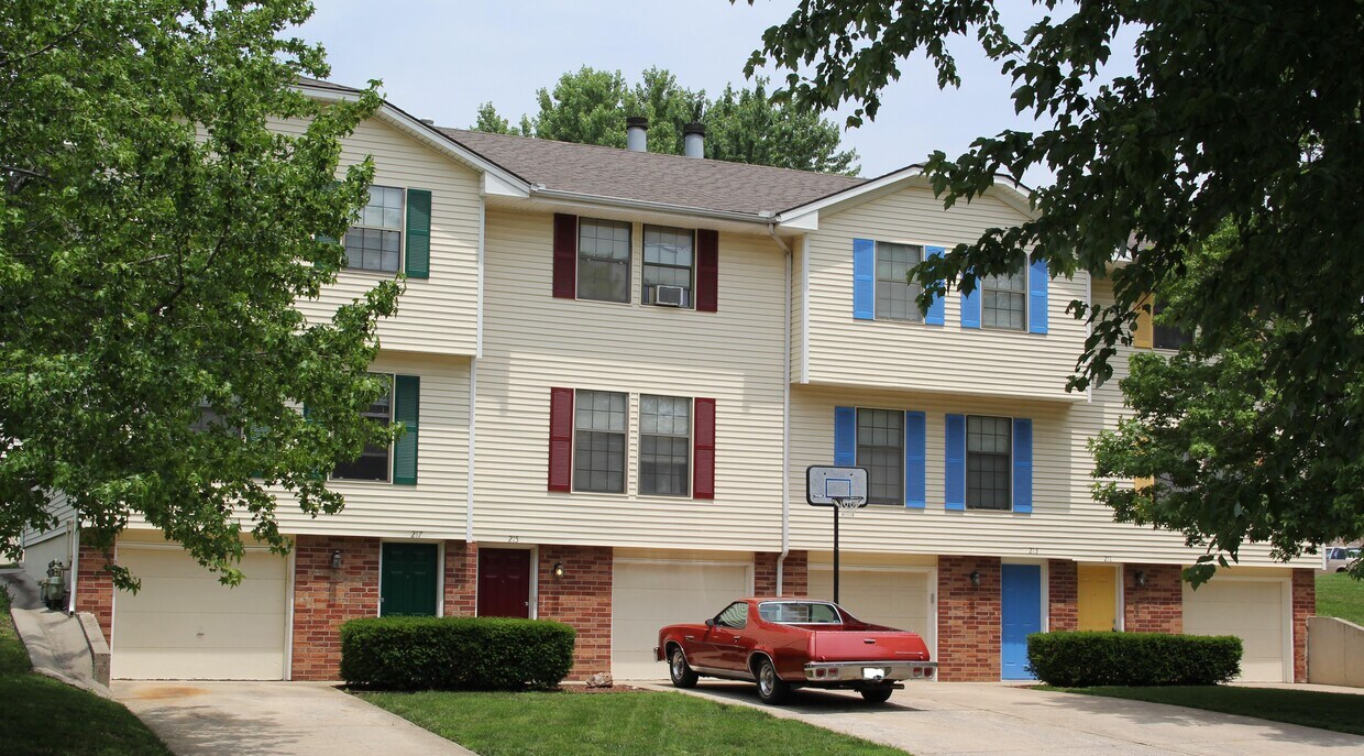 213 NW Vesper St, Blue Springs, MO 64014 Townhome Rentals in Blue