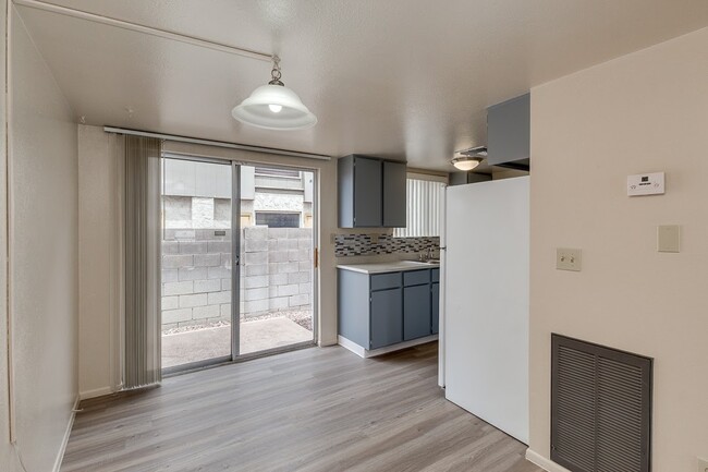 Foto del edificio - 1320 S Hardy Dr