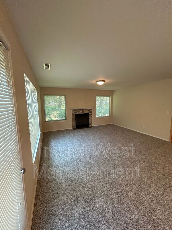 Building Photo - 7931 NE Loowit Loop