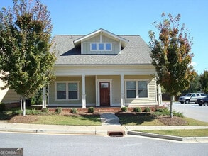 Building Photo - 100 Davis St