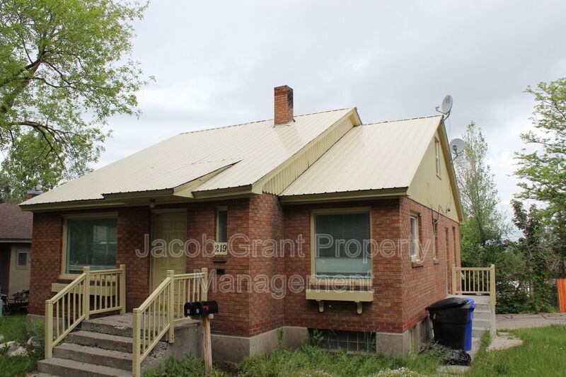 219 E 2nd S 2, Rexburg, ID 83440 Condo for Rent in Rexburg, ID