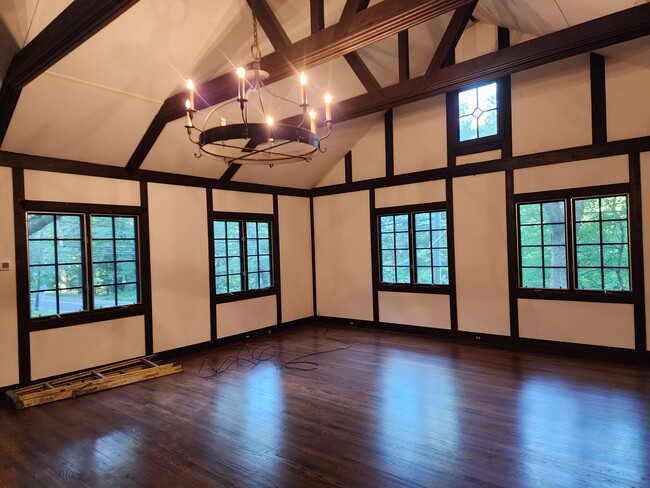 Building Photo - 1244 Riverbank Rd