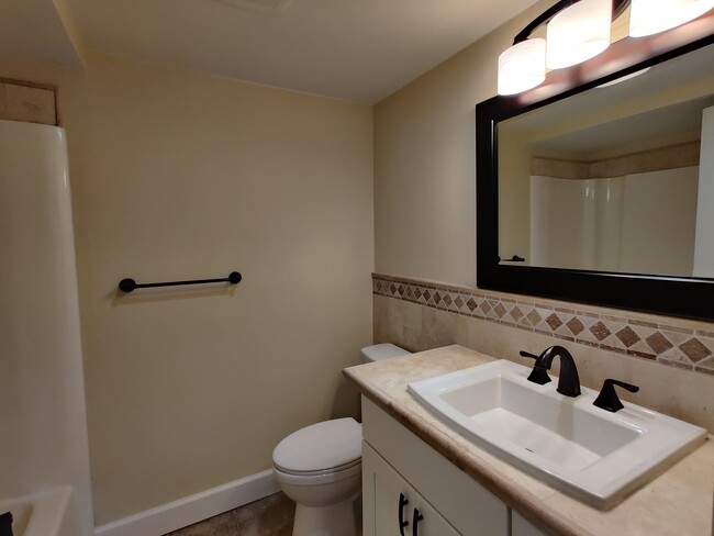 Building Photo - 7501 Ruby Dr SW