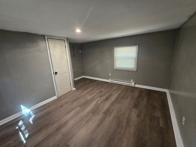 Building Photo - 9846 Dennis Dr