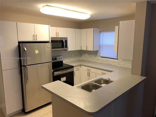 Foto del edificio - 4000 NW 87th Ave