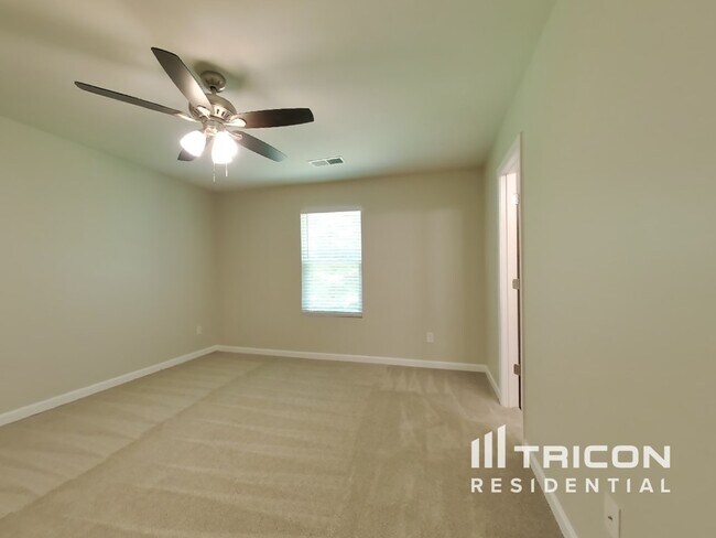 Building Photo - 405 Robin Hill Ln