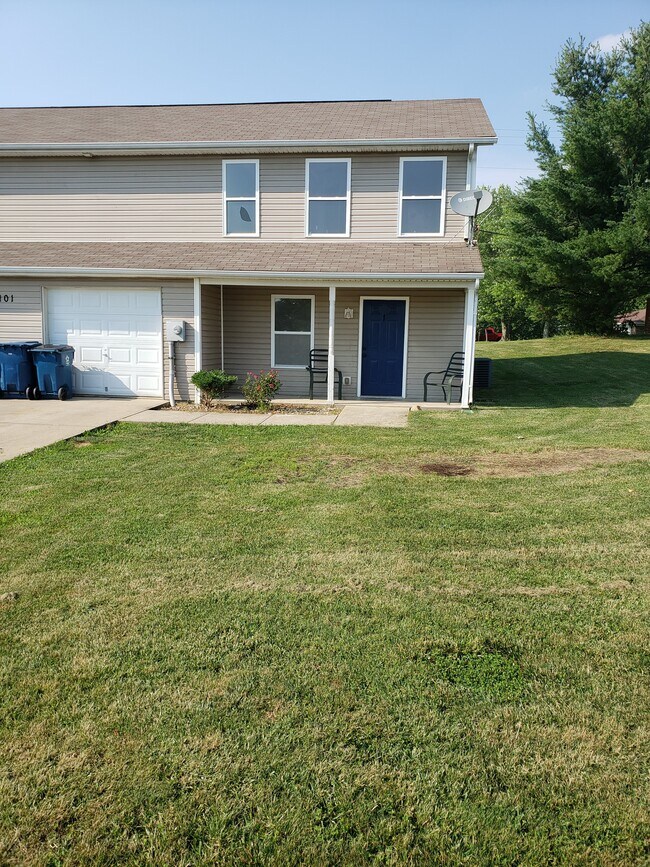 Building Photo - 103 Fairway Plz