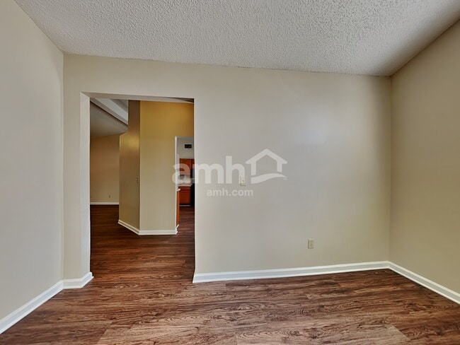Building Photo - 2175 Hovington Cir E