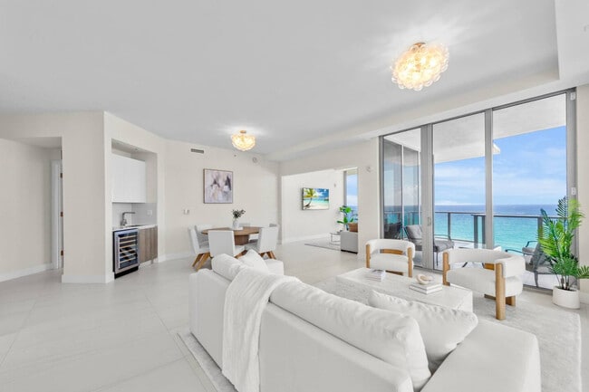 Building Photo - 3100 N Ocean Dr