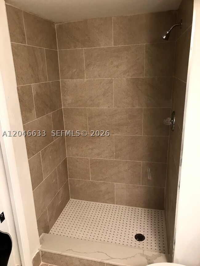 Foto del edificio - 369 Lakeview Dr