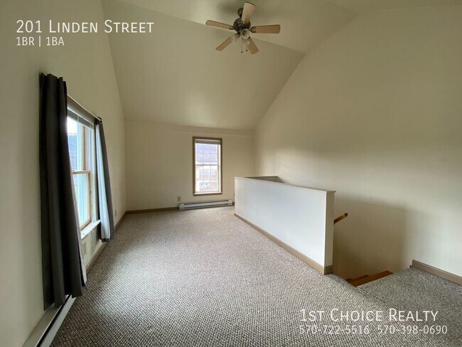 Building Photo - 1 bedroom, 2 level townhouse for rent!