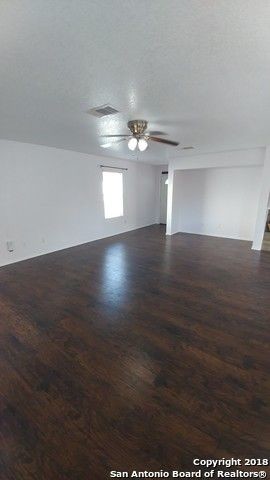 Building Photo - Spacious 3 BR home in Heritage Park