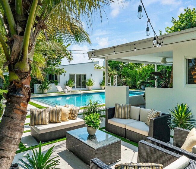 Foto del edificio - 2135 NE 124th St