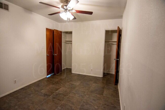Foto del edificio - 403 W 9th St