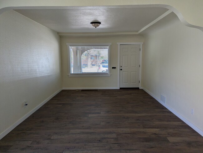 Building Photo - 812 Minnequa Ave