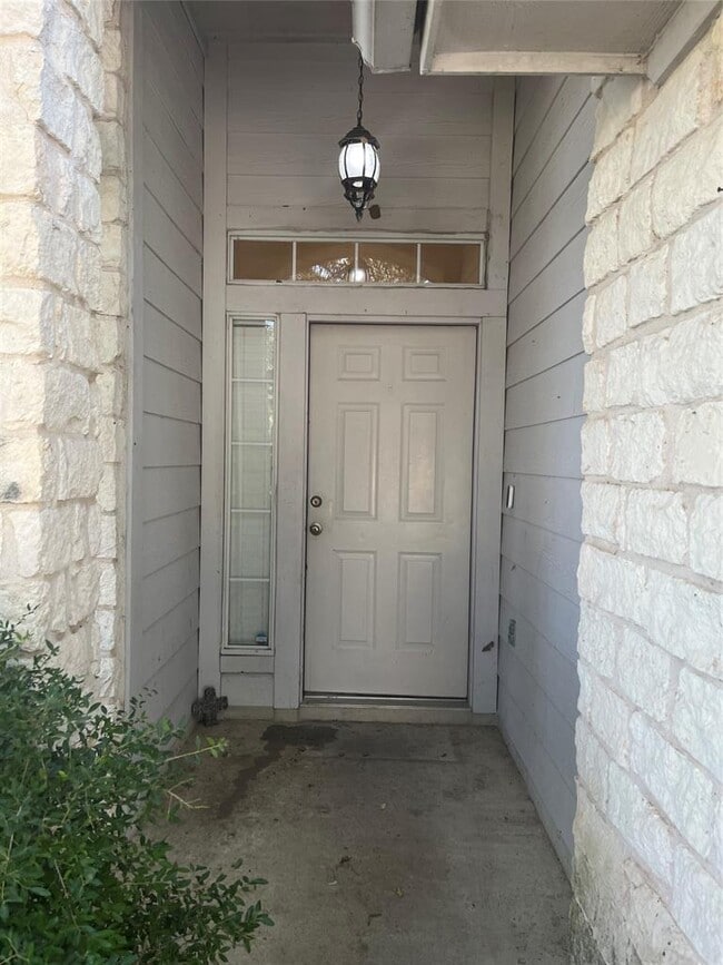 Building Photo - 1704 Ascot Ln