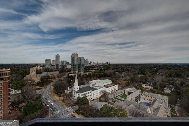 Foto del edificio - 2660 Peachtree Rd NW