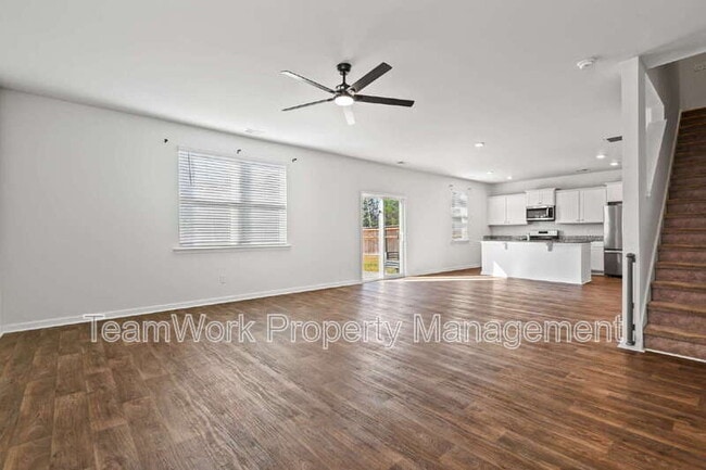 Foto del edificio - 413 Zenith Blvd