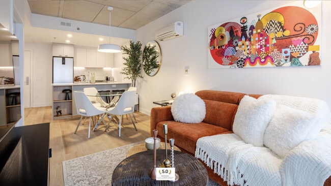 Building Photo - 450 Rue Saint-François-Xavier-SI ID1602291P