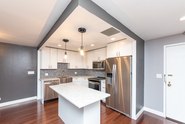 Photo - 10 E Ontario St Apartment