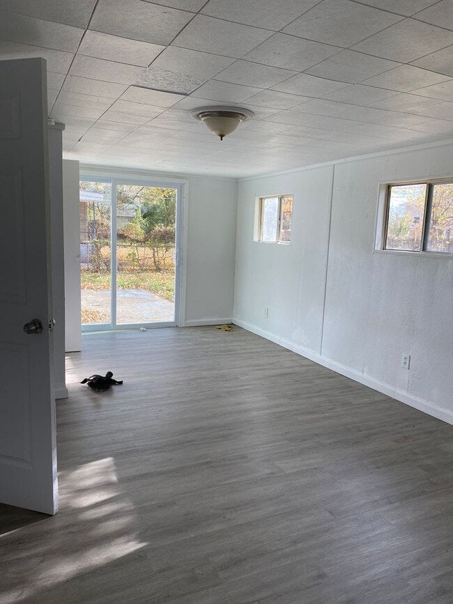 Building Photo - LIMITED TIME**NO APPLICATION FEE**1/2 OFF DEPOSIT**