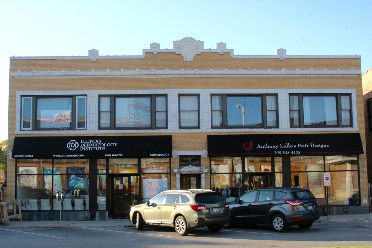 Primary Photo - 721 South Blvd
