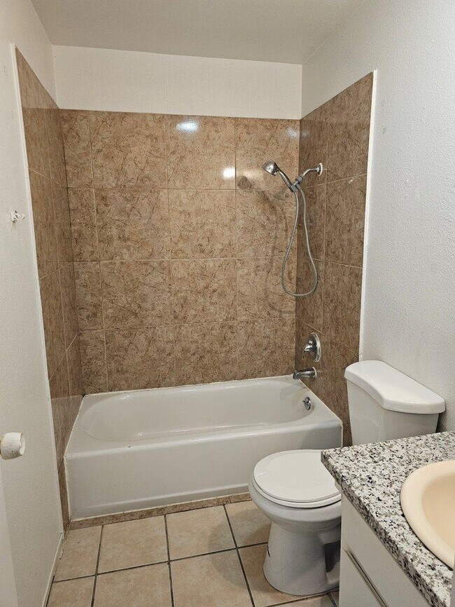 Building Photo - 2428 Statz St