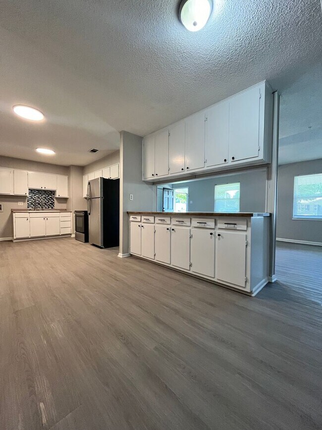 Foto del edificio - 203 Lynn Ln