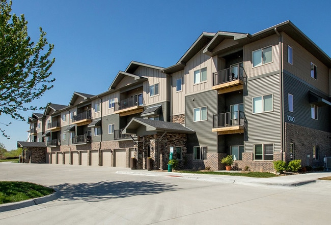 Avenue 204 Exterior - Avenue 204 at Royal View