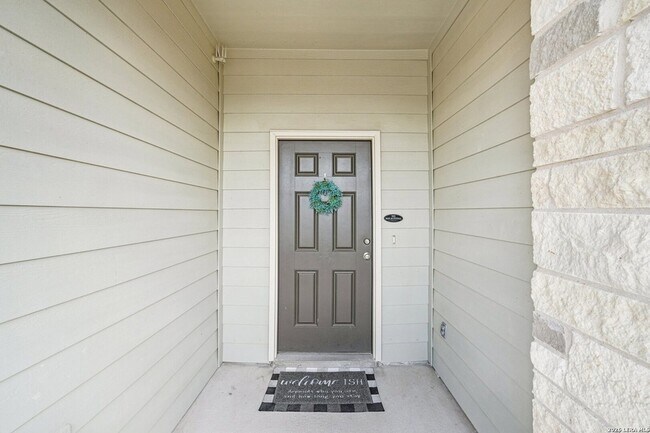 Foto del edificio - 633 Oleander Crk